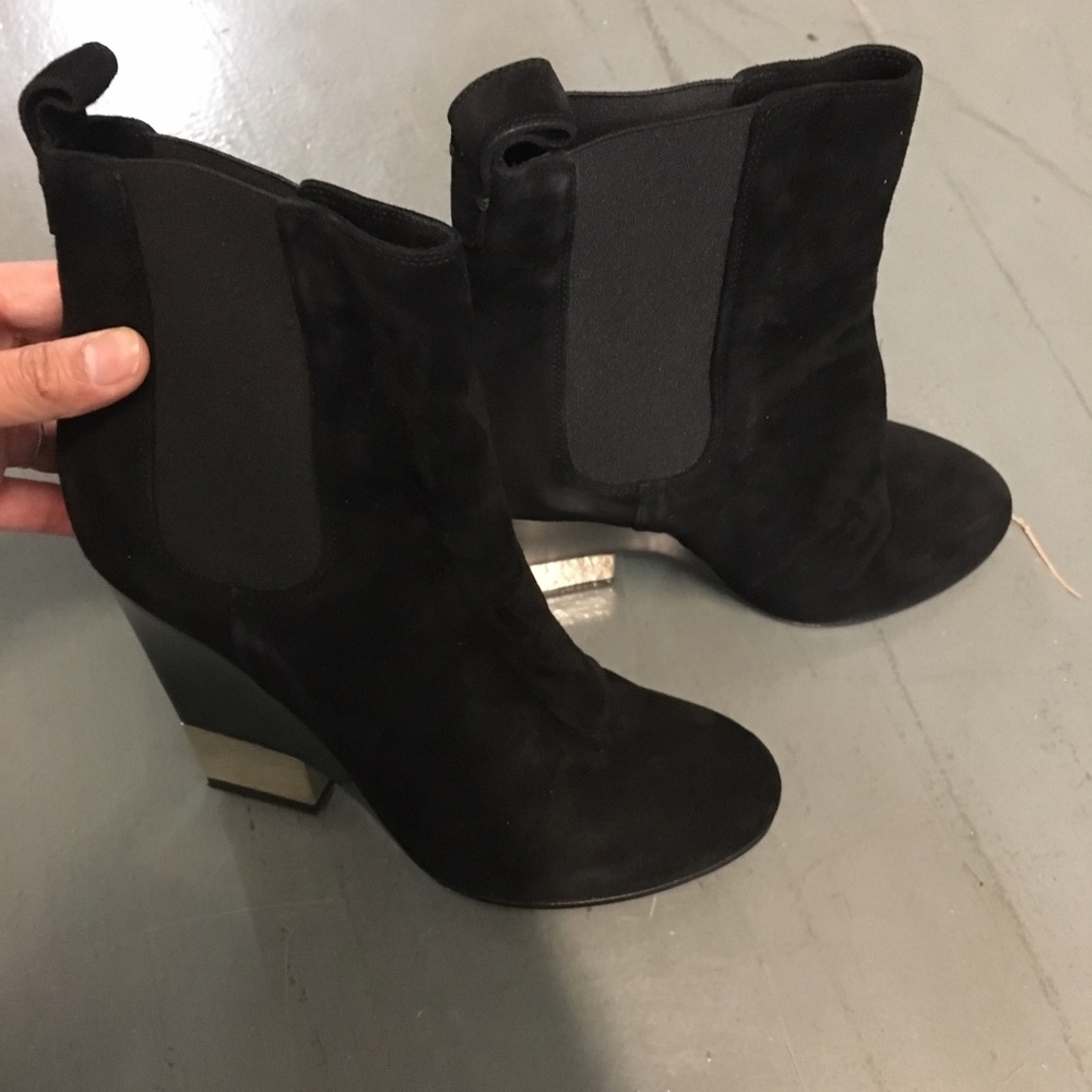 Givenchy Chelsea Boots - Picture 3 of 8